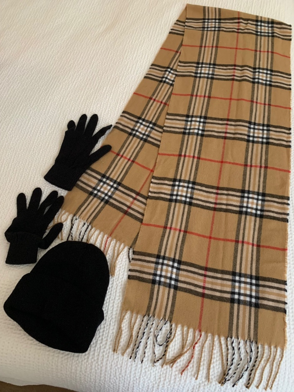 Women’s hat, gloves, scarf combo